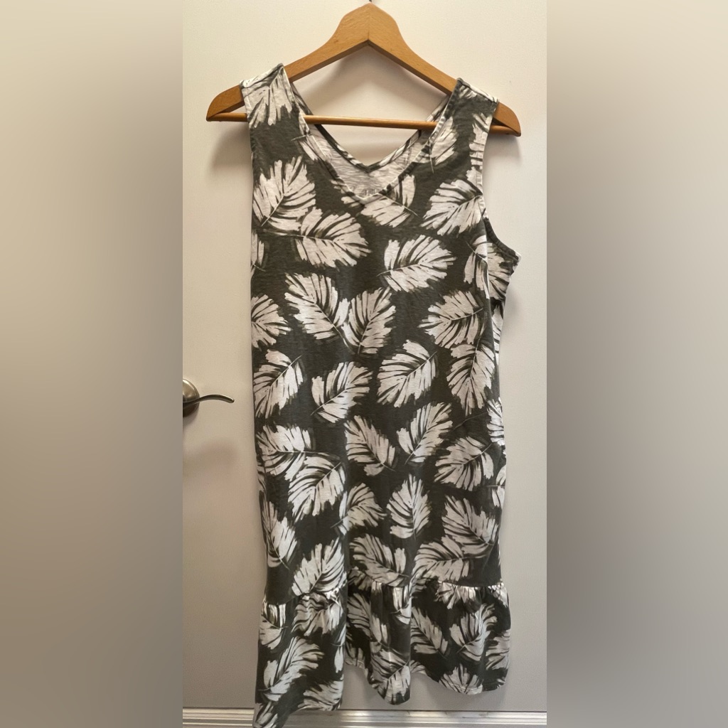 J. Jill Heather Gray V-Neck Tropical Knit Dress / Medium